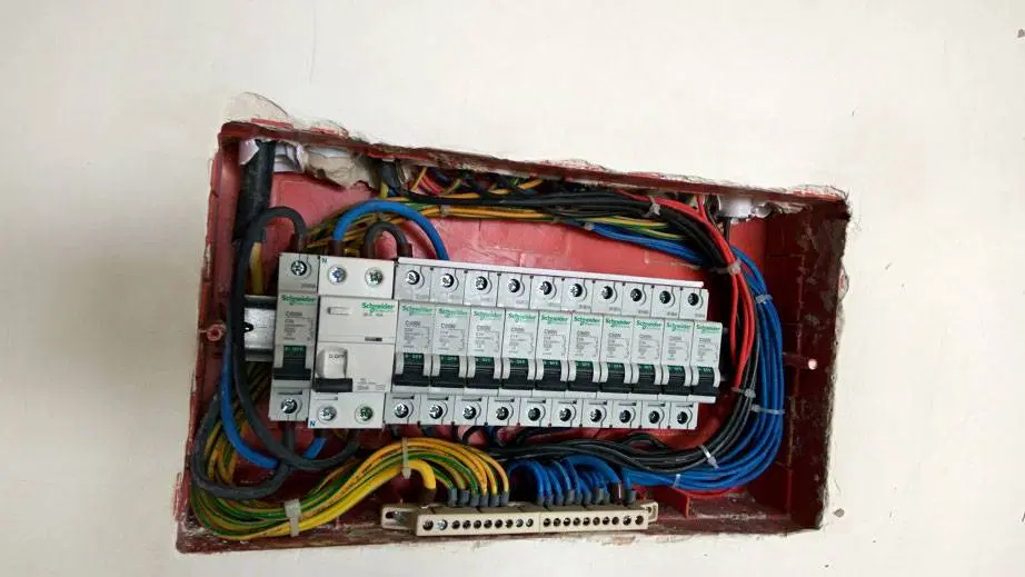 خدمات فنی برقکاری و لوله کشی
