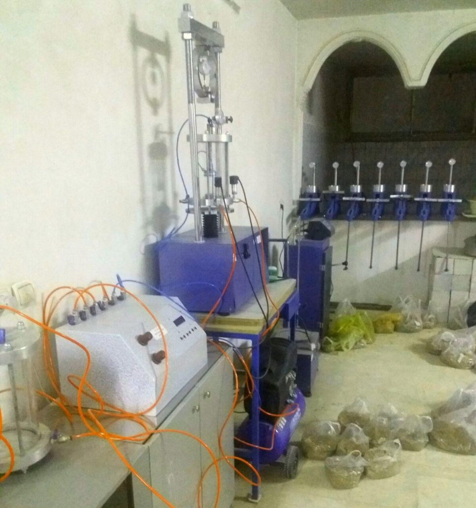 آزمایشگاه مکانیک خاک