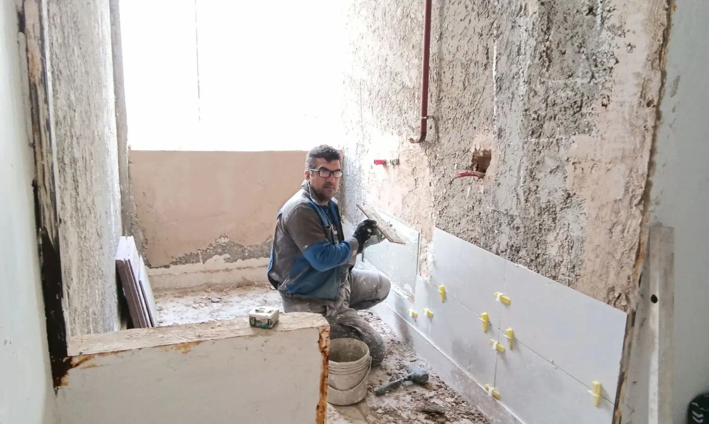 خدمات کلی ساختمانی کاشی کاری، بنایی، گچکاری