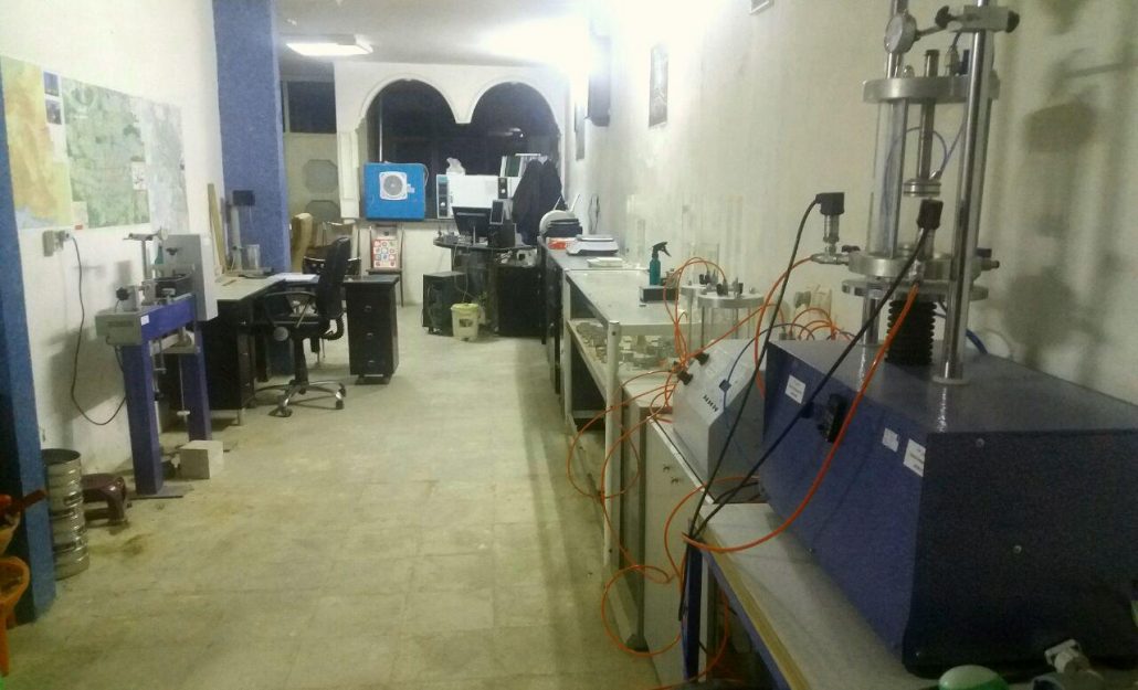 آزمایشگاه مکانیک خاک